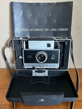 Vintage Black Polaroid Automatic 250 Instant Photo Folding Land Camera 1967 USA